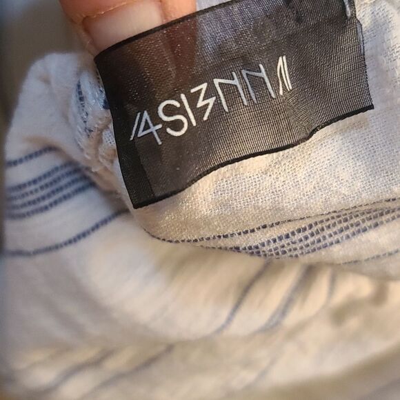 4 si3nn^ white stripe off the shoulder blouse - Picture 5 of 7